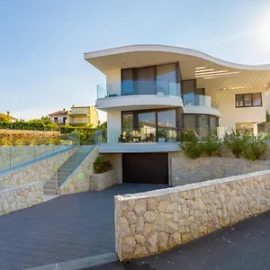 https://villa-piano-vantacici.primorje-gorskikotar.com